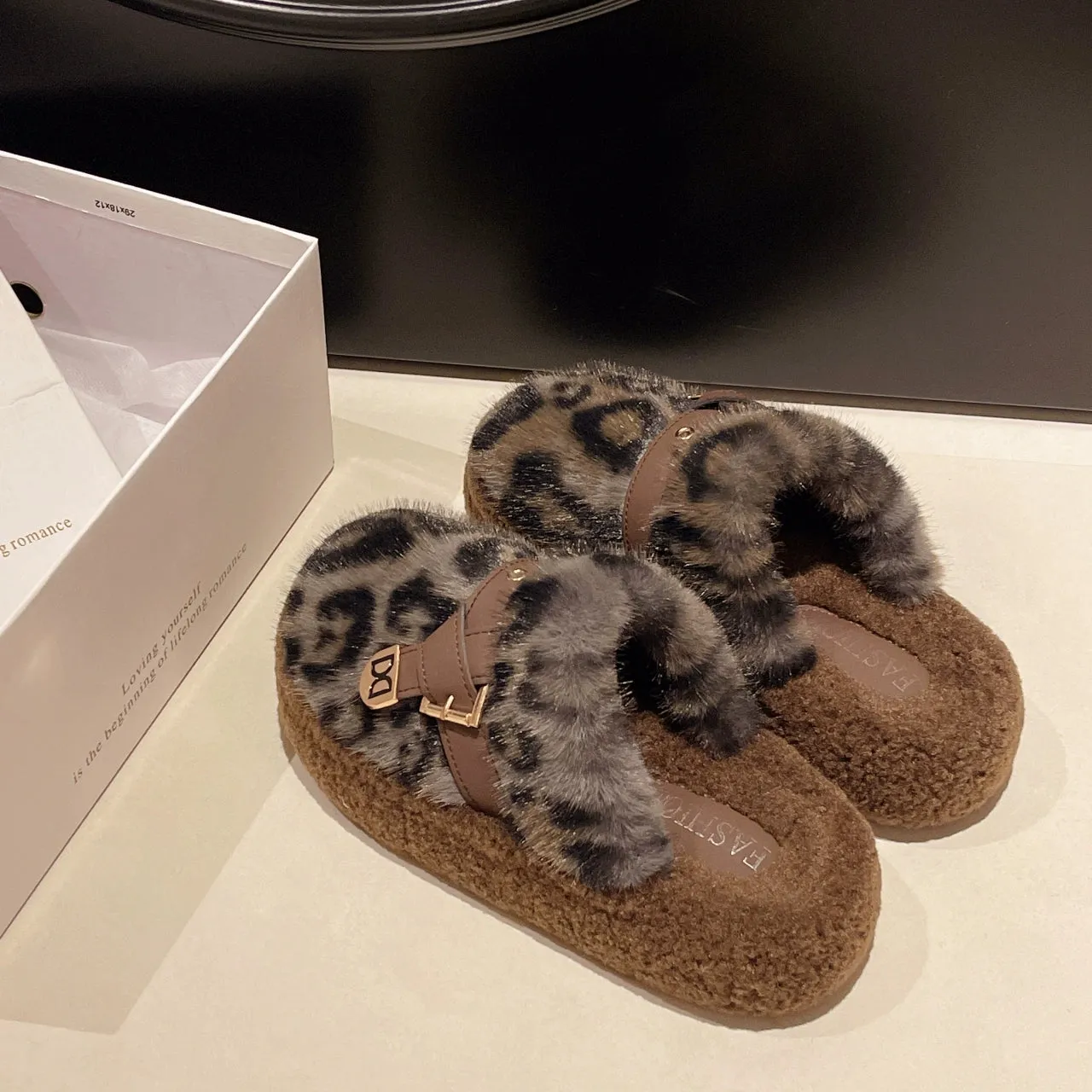 Leopard print fur slippers for women wear 2024 new popular Internet celebrities with a sense of luxury thick-soled plush toe cotton slippers in autumn and winter