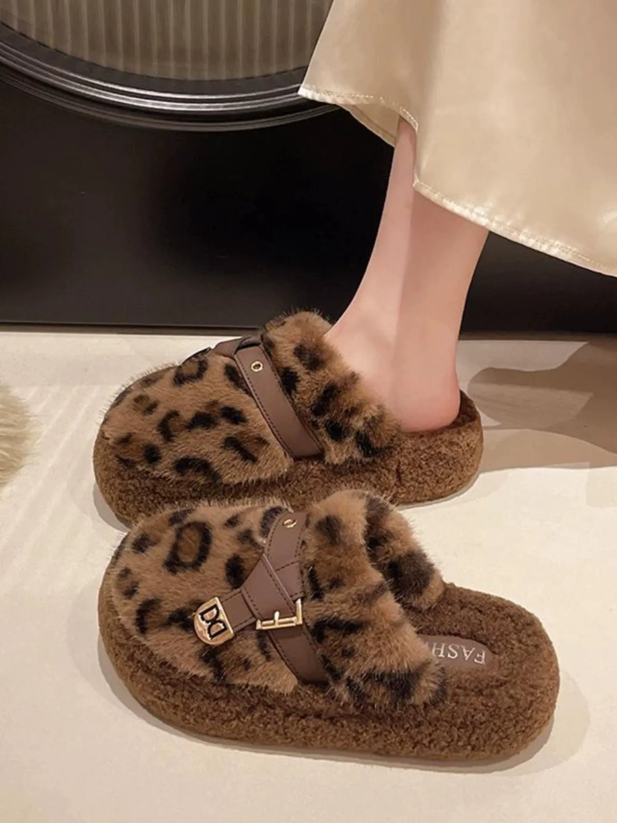 Leopard print fur slippers for women wear 2024 new popular Internet celebrities with a sense of luxury thick-soled plush toe cotton slippers in autumn and winter